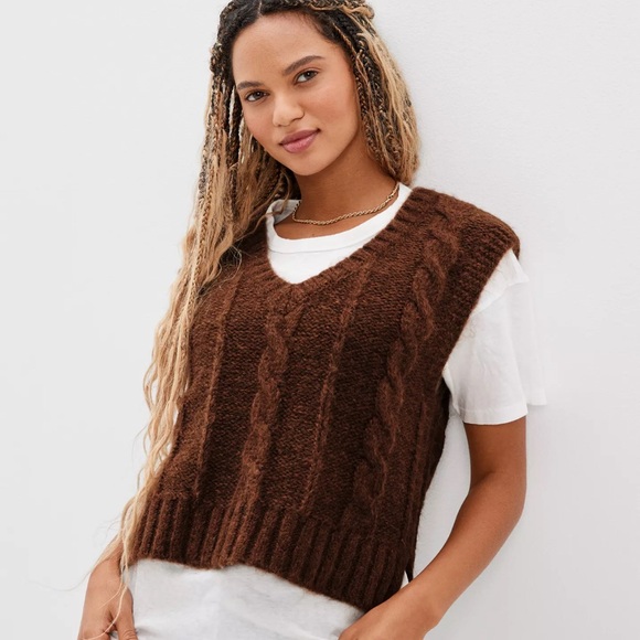 American Eagle Cable Knit Sweater Vest - Picture 10 of 12